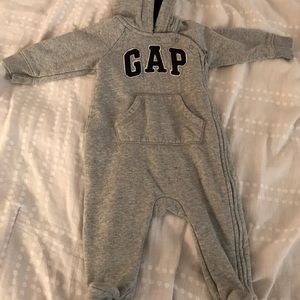 Baby boy gap onesie sweatshirt 3-6 month
